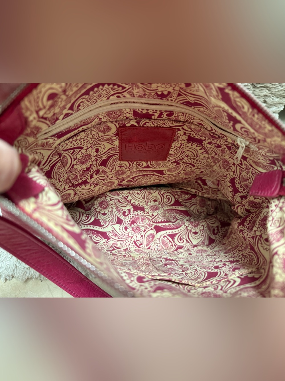HOBO  Original-,Fuchsia Leather Shoulder Bag - Picture 11 of 13